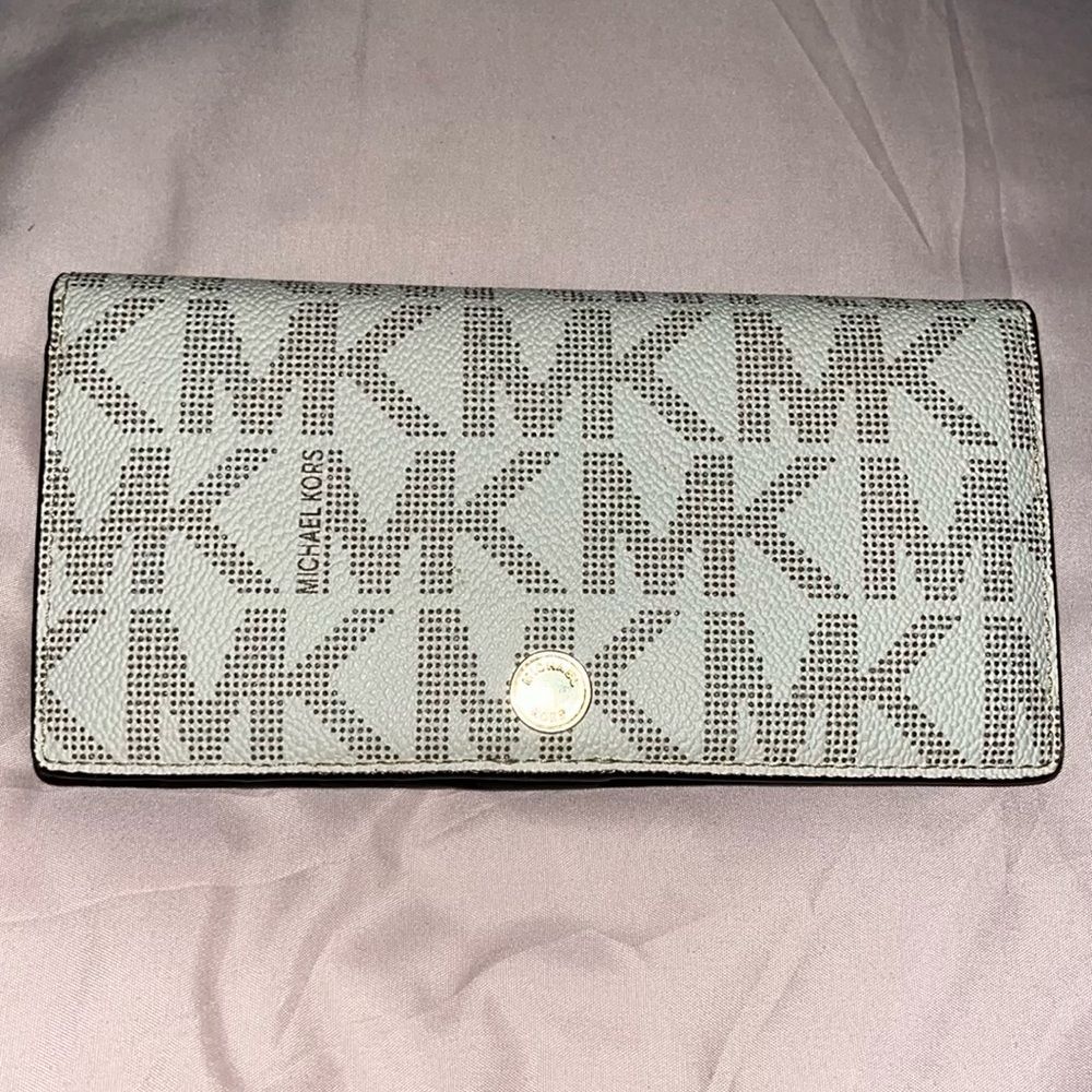 Michael kors wallet